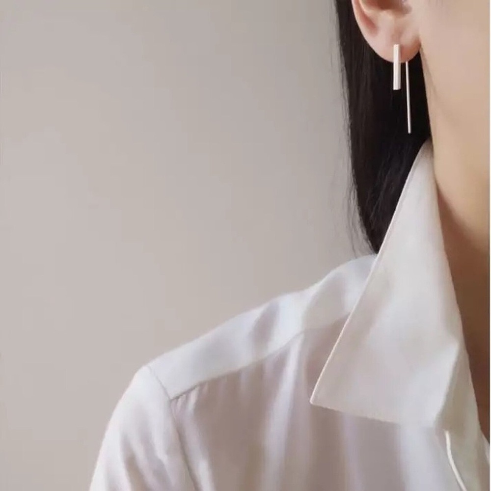 Women 925 Sterling Silver Plated Stud Earring - Picture 2 of 5